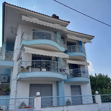 Dominikis * Néa Péramos